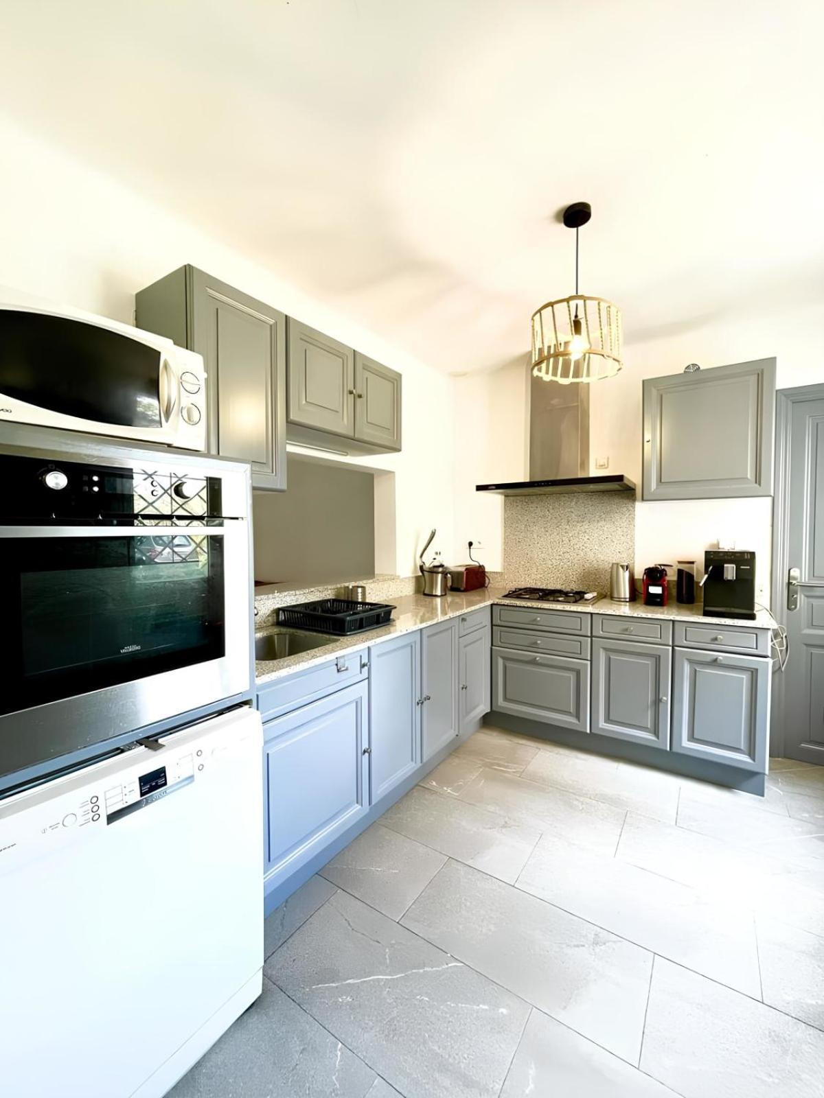 VILLA CONSTANCE - Swimming pool & Parking - sleeps 8 Six-Fours-les-Plages Exteriör bild